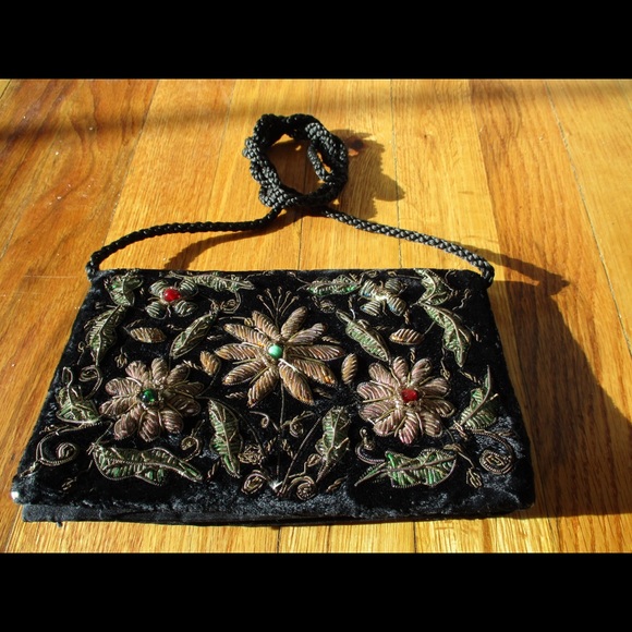 Embroidered velvet vintage shoulder bag (50-60’s) - Picture 1 of 4